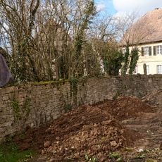 Friedhofsmauer Kirchgasse 6 in Aub