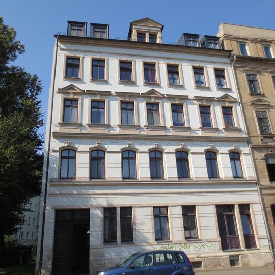 Mietshaus in ehemals geschlossener Bebauung Karl-Immermann-Straße 32