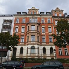 Mietshaus in geschlossener Bebauung mit Vorgarten Agricolastraße 18