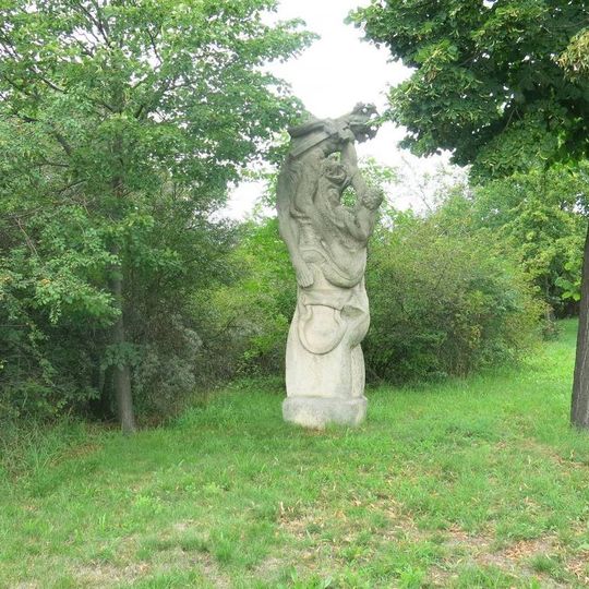 Socha svatého Jana Nepomuckého na rozcestí ulic Jeremiášova a Pod Hranicí