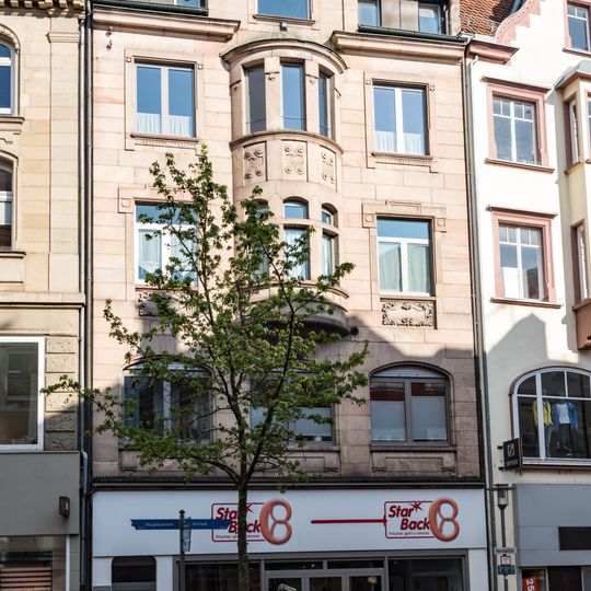 Wohn- und Geschäftshaus