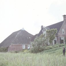 Fjouwerhûs 4, Menaam