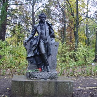 Statue of Pushkin, Oktyabrsky Boulevard (Pushkin town)
