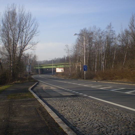 Železniční most přes Těšínskou ulici