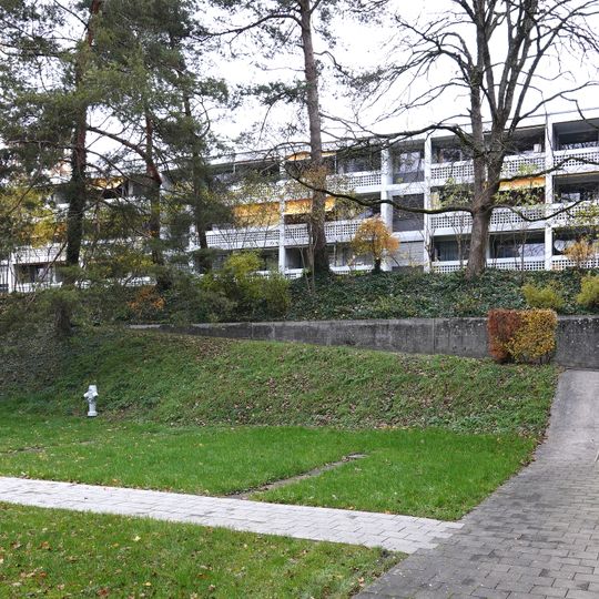 Mehrteiliges Mehrfamilienhaus