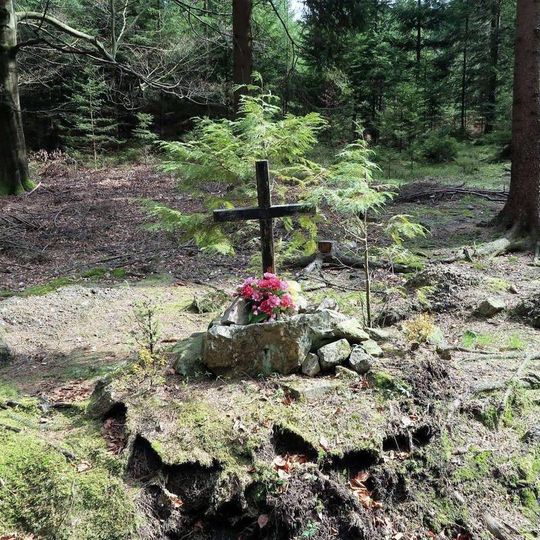 Kříž na Dobrotivské cestě v Brdech