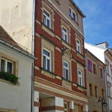 Mietshaus in geschlossener Bebauung, mit rechtem Seitenflügel und Hofgebäude Mittelstraße 7