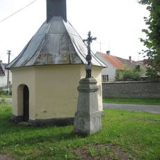 Kříž u kaple v Horažďovické Lhotě