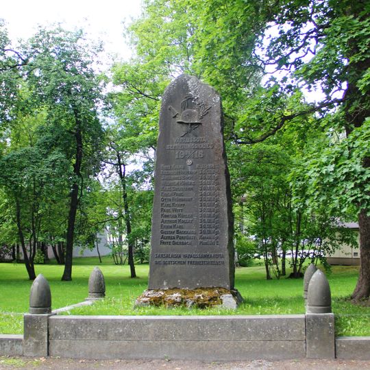 Kaatuneiden saksalaisten sotilaiden muistomerkki ja hauta