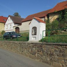 Kaplička v Červené Řečici u silnice do Milotiček