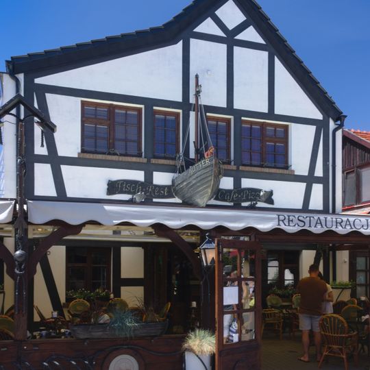 Dom, ul. Wiejska 88 w Helu