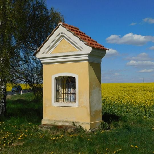 Výklenková kaplička u hřbitova v Jesenici