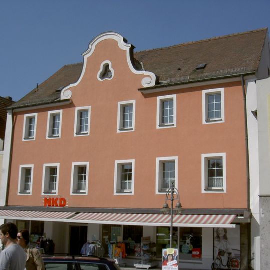 Wohn- und Geschäftshaus