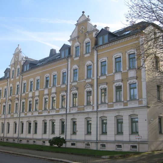 Doppelmietshaus in offener Bebauung mit Vorgarten Marienberger Straße 8; 10