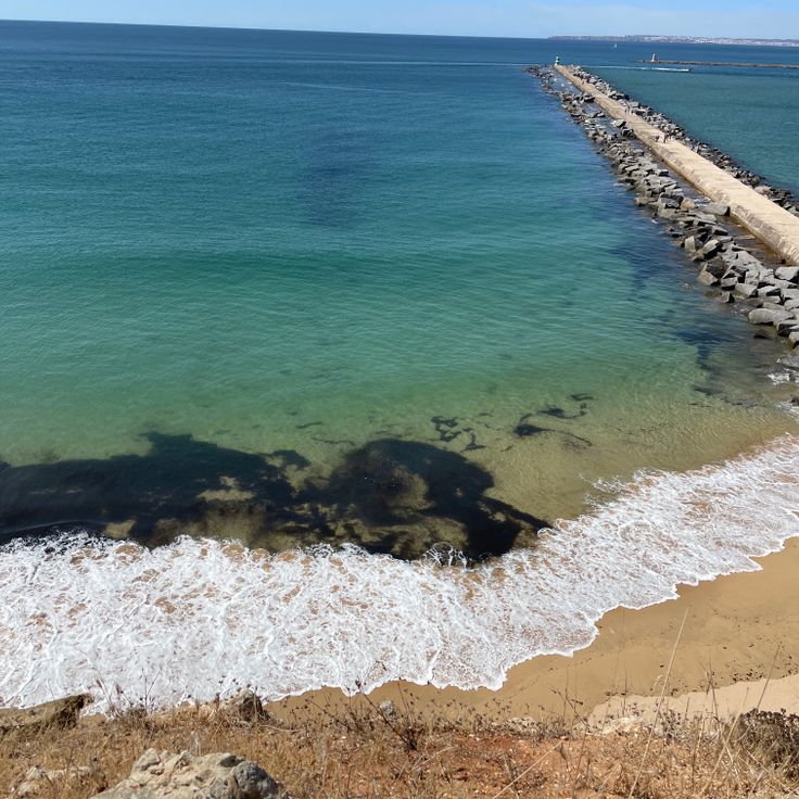 Molhe Beach