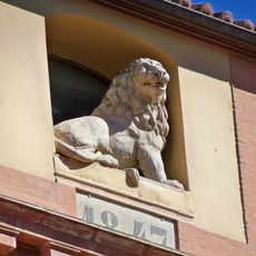 Escultura de un león, de autor desconocido, tallado en madera recubierta de una fina capa de plomo.
