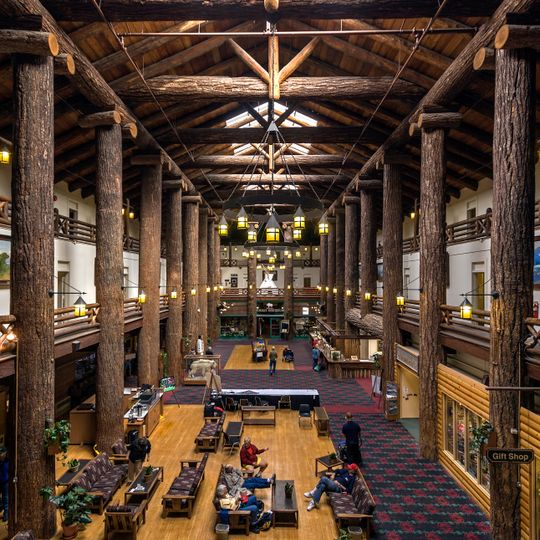 Glacier Park Lodge