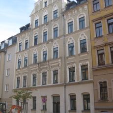 Mietshaus in ehemals geschlossener Bebauung Uhlandstraße 22