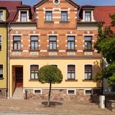 Mietshaus in geschlossener Bebauung und Hinterhaus Freiberger Straße 14
