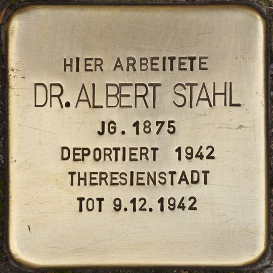 Stolperstein en memoria de Dr. Albert Stahl