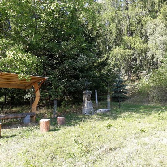 Kříž u rozcestí jihozápadně od Tisu u Blatna