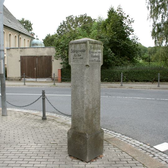 Wegestein Hauptstraße, Ecke Kirchplatz