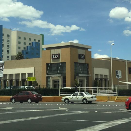 Toks Plaza Sendero Toluca