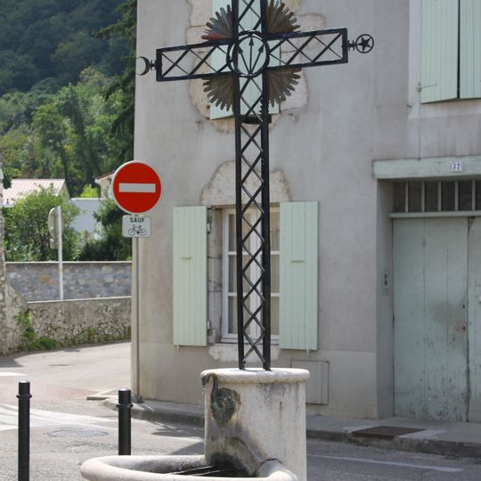 Fontaine en Place au plâtre