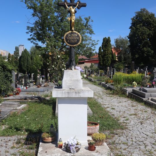 Hřbitovní kříž na Modřanském hřbitově