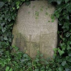 Smírčí kříž u plotu usedlosti v Bohdalově