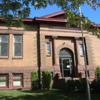 Two Harbors Carnegie Library