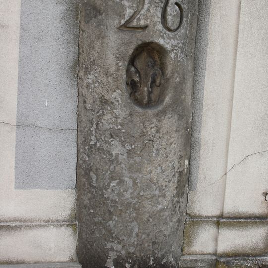 Bornes fleurdelysée 25 et 26