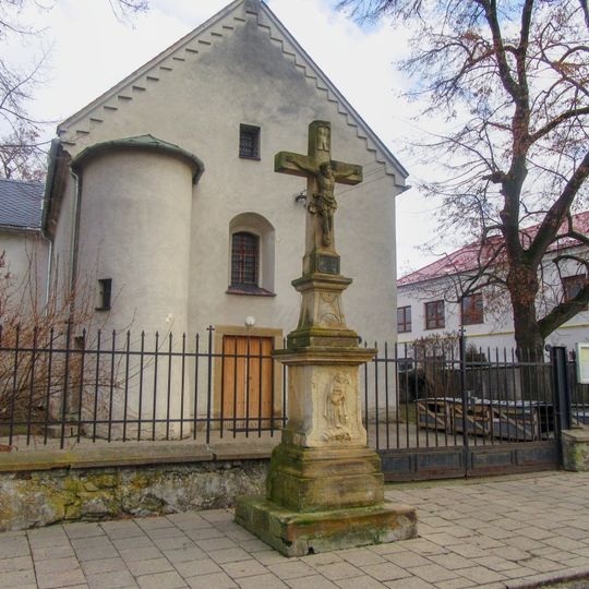 Kříž v Drahanovicích před kostelem
