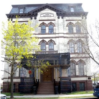 Poppenhusen Institute