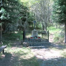 Kříž u silnice severně od Kovářské