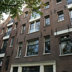 Pakhuis met puntgevel