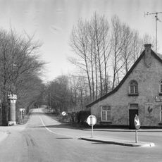 Frymerson castle: western entrance gate