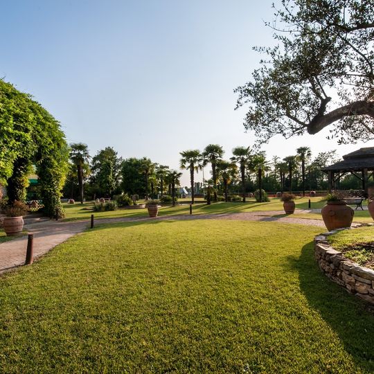 Royal Garden Hotel