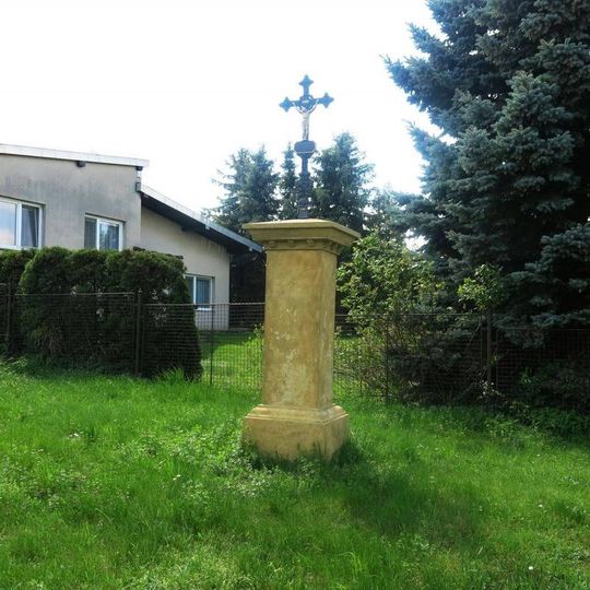 Kříž u hasičárny v Černoučku