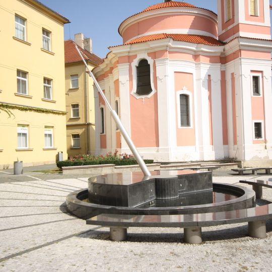 Kašna se slunečními hodinami