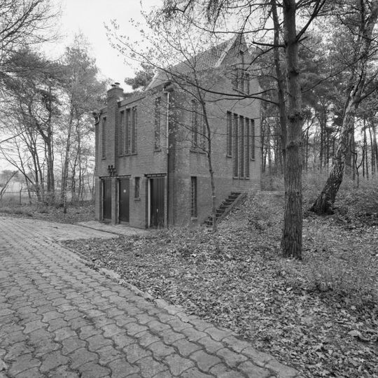 Sluizencomplex Dongensekanaaldijk: schakelhuis-pompstation