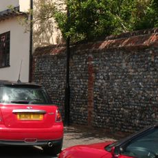 Wall between Wellington House and Shilling Grange