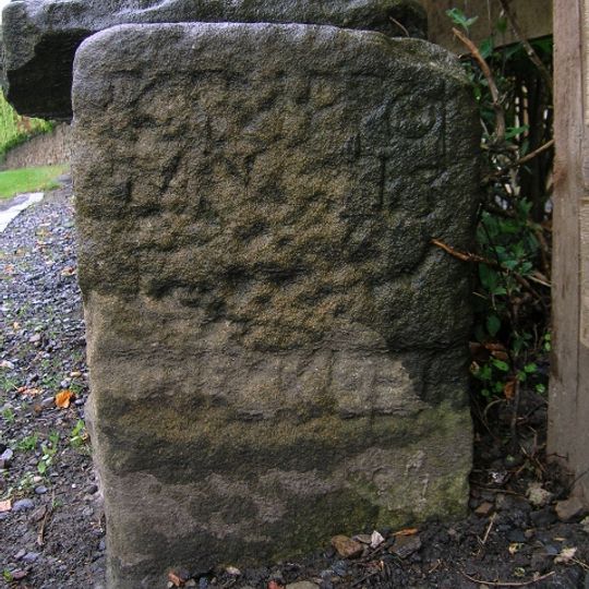 Guidestone, Common Holme Lane, jct Hardings Lane, N of R Wharfe