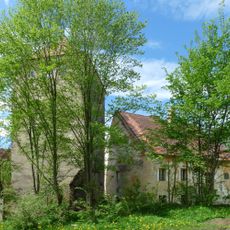 Fara a věž - bývalá tvrz Slavkov