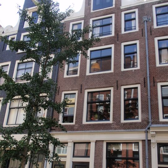 Pand met eenvoudige halsgevel