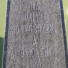 Pomník osvobození ve Snědovicích