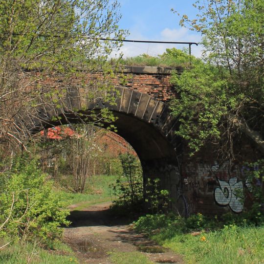 Wiadukt kolejowy przy ul. Armatniej w Warszawie