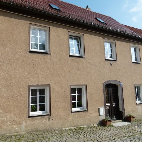 Wohnhaus in geschlossener Bebauung Am Hof 15