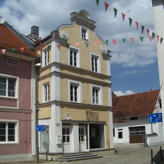 Wohn- und Geschäftshaus