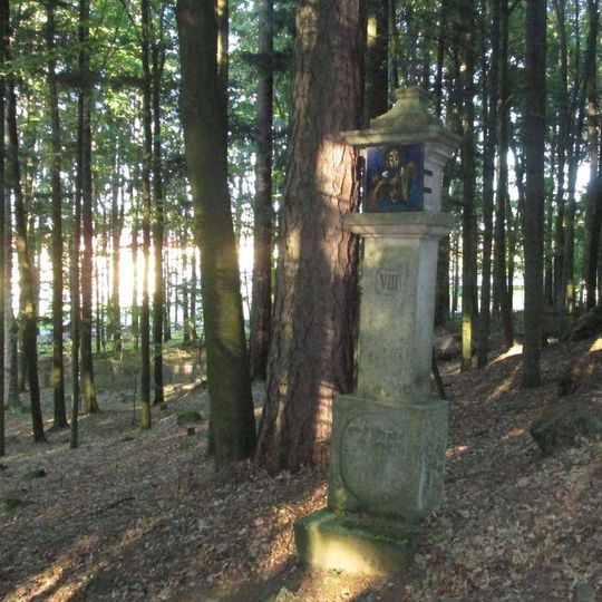 Boží muka na křížové cestě u Kamenice nad Lipou - 8. zastavení